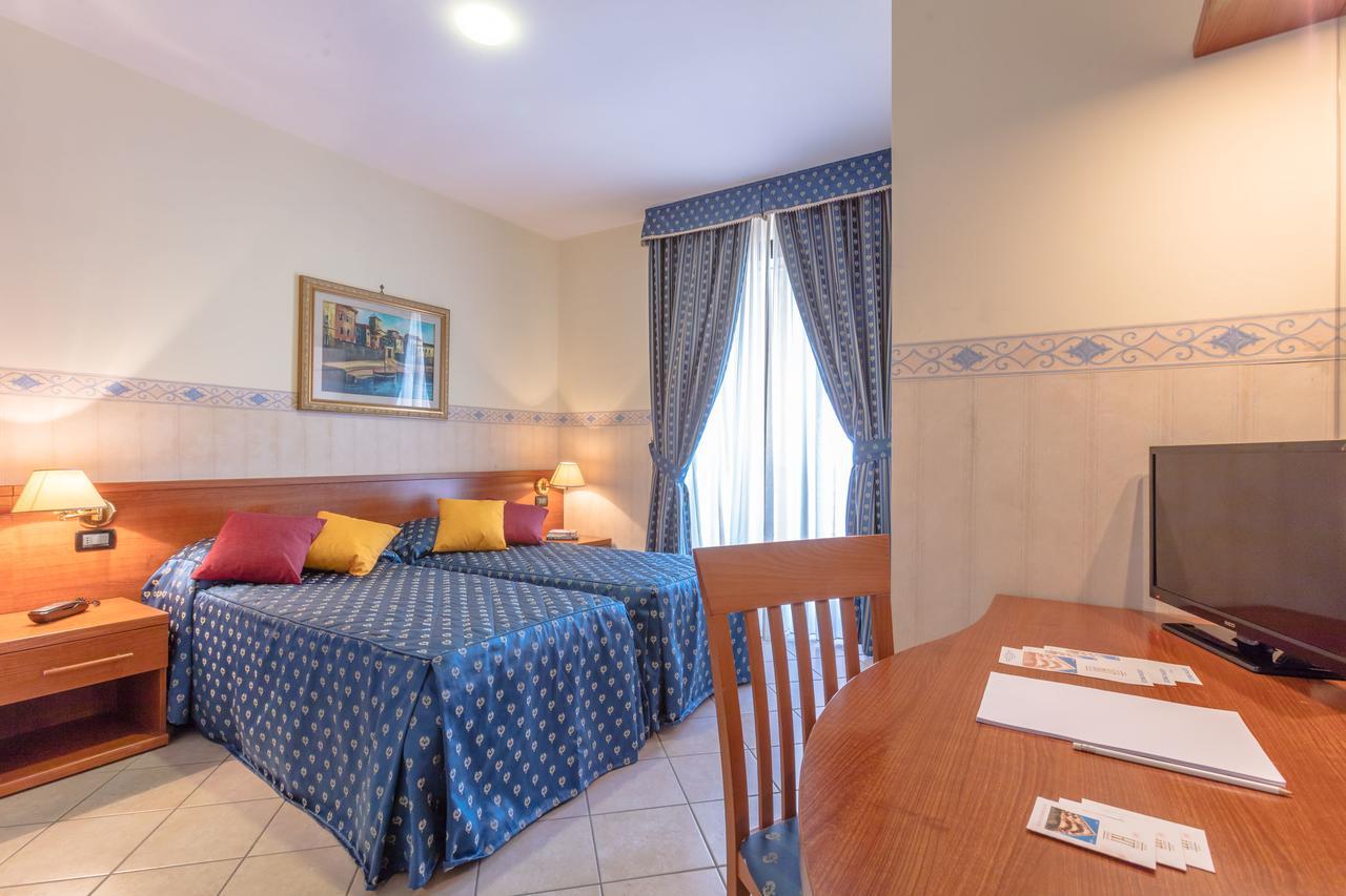 Hotel Traiano 치비타베키아 외부 사진
