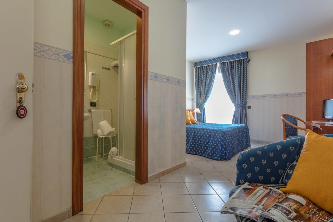 Hotel Traiano 치비타베키아 외부 사진