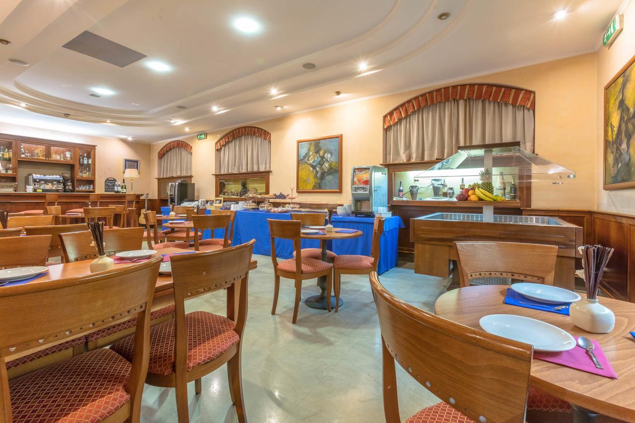 Hotel Traiano 치비타베키아 외부 사진