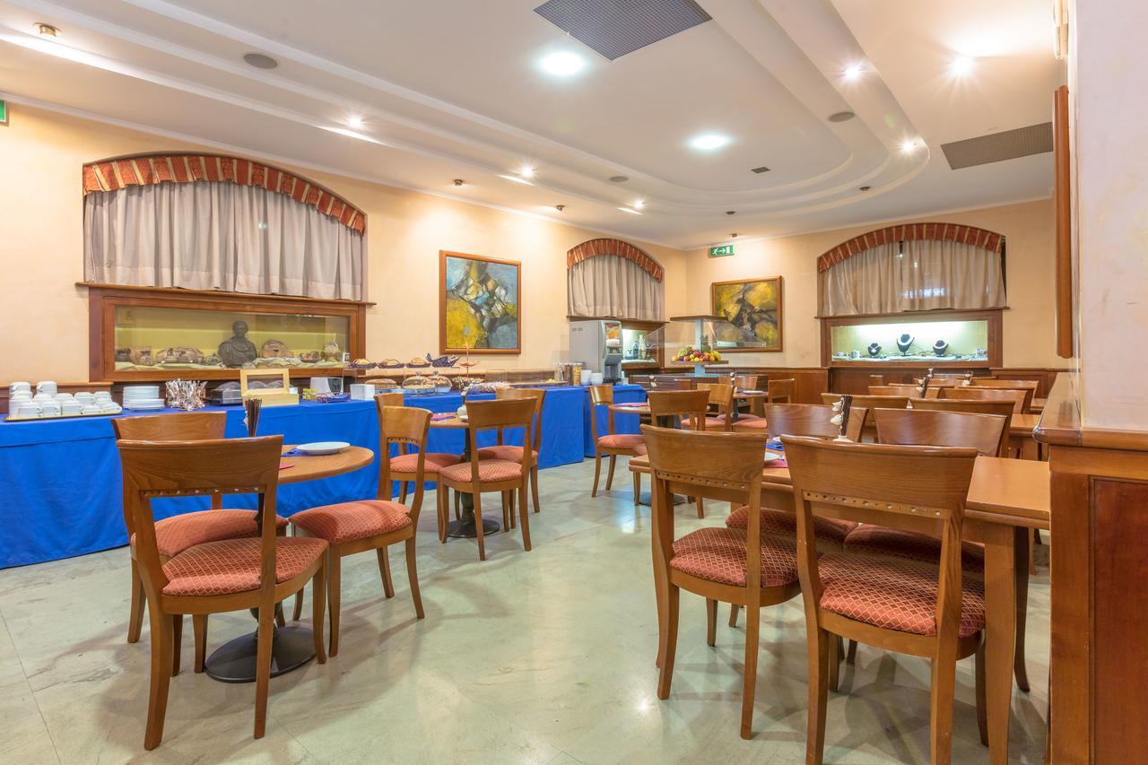 Hotel Traiano 치비타베키아 외부 사진