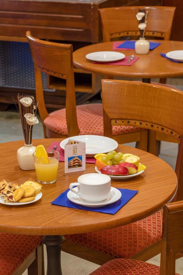 Hotel Traiano 치비타베키아 외부 사진