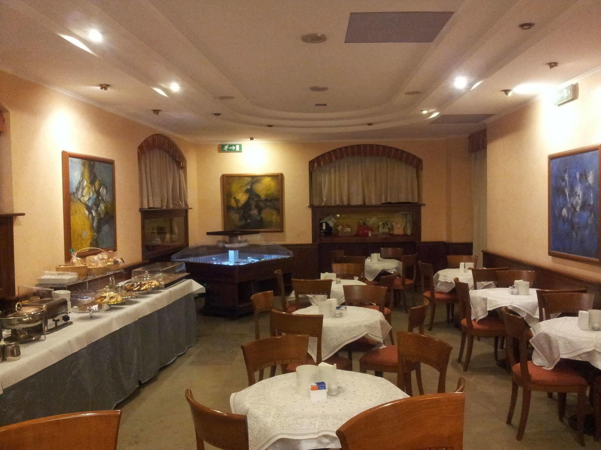Hotel Traiano 치비타베키아 외부 사진